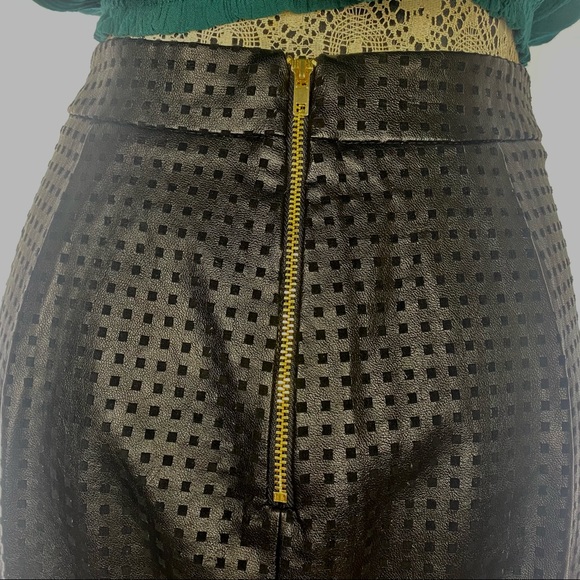 Pleather patterned skirt - Picture 4 of 4